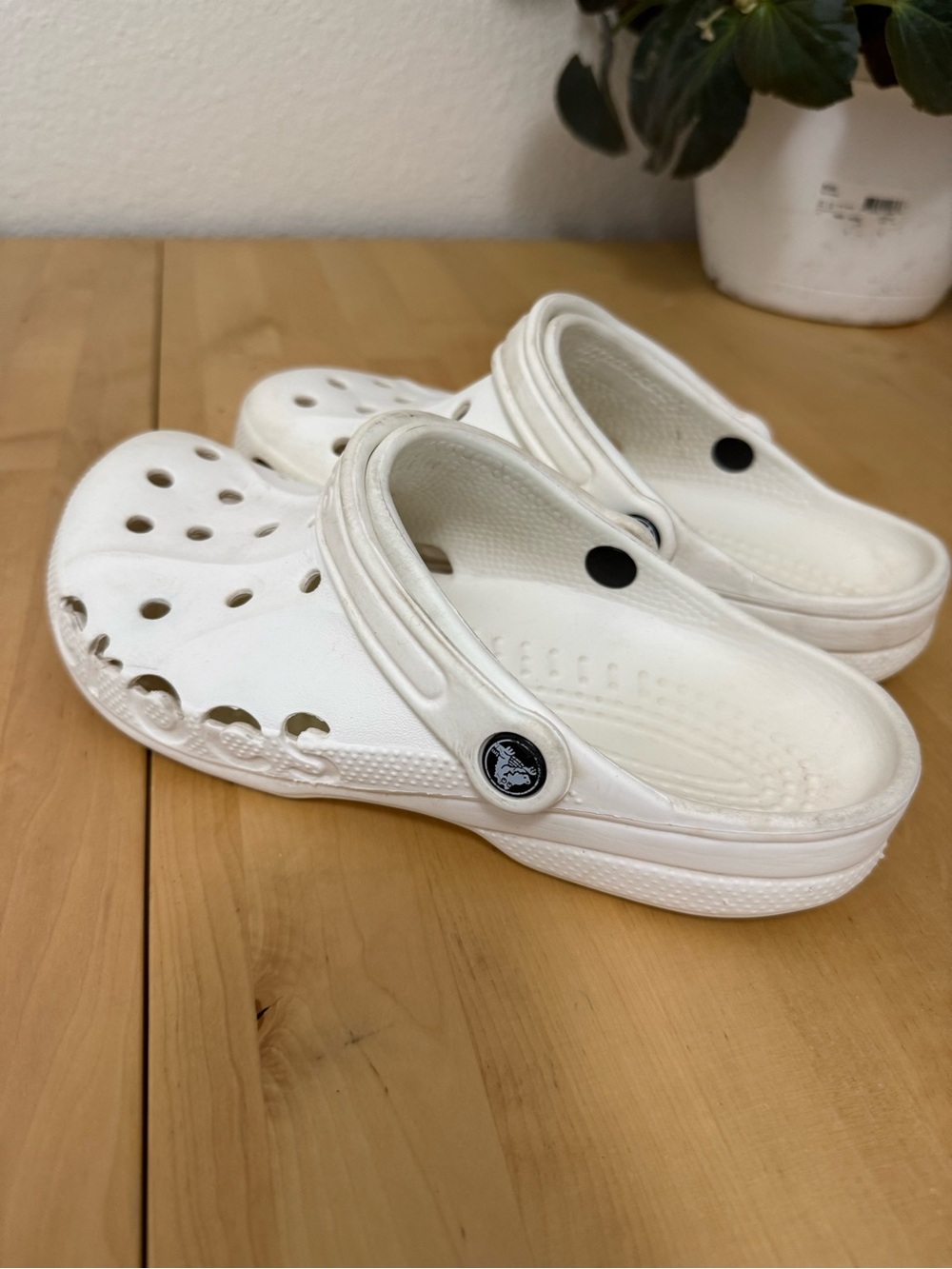 CROCS Classic White Slip-On Clog Mens 7 and woman’s size 9